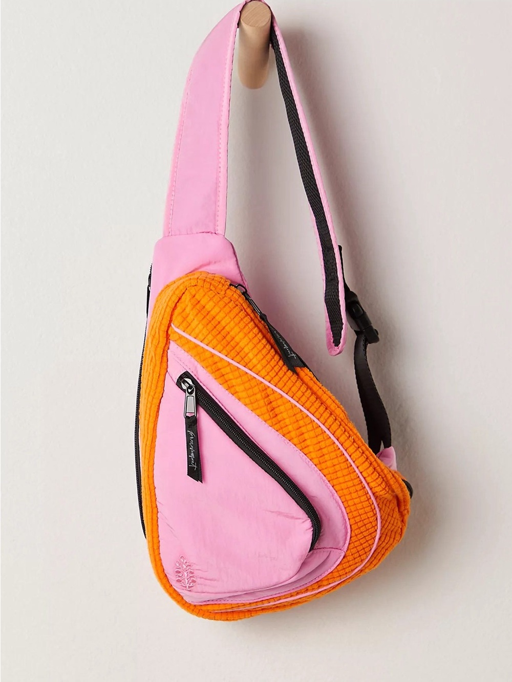 NWT FREE PEOPLE MOVEMENT Cold shoulder sling bag - Picture 2 of 3